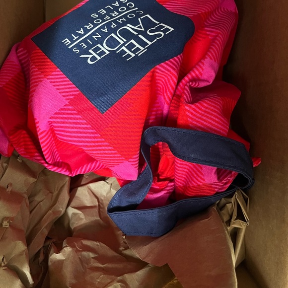 NWT Estée Lauder Holiday Gift Bag - Picture 14 of 14